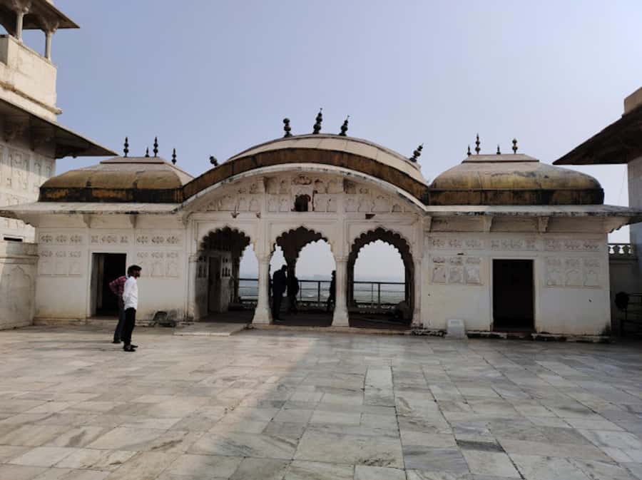 From Delhi: Agra Private Tour with Fast Entry to Taj mahal - Price and Value: Is $18 a Smart Deal for a Full Day?