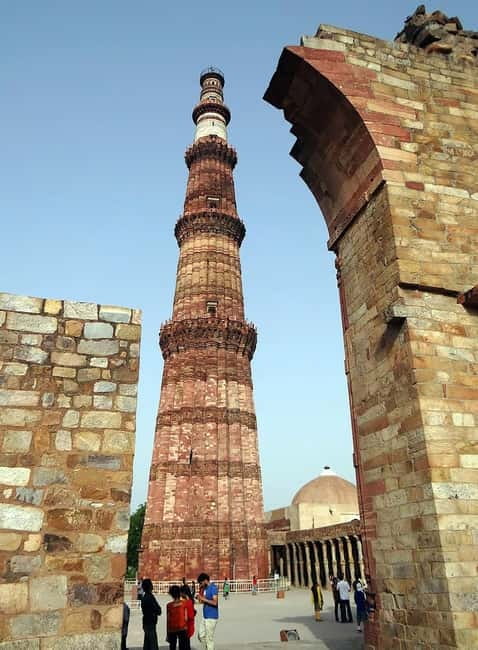 From Delhi Airport: Guided Layover Tour of Old & New Delhi - Red Fort outside photo stop: why it’s outside and how to make it count