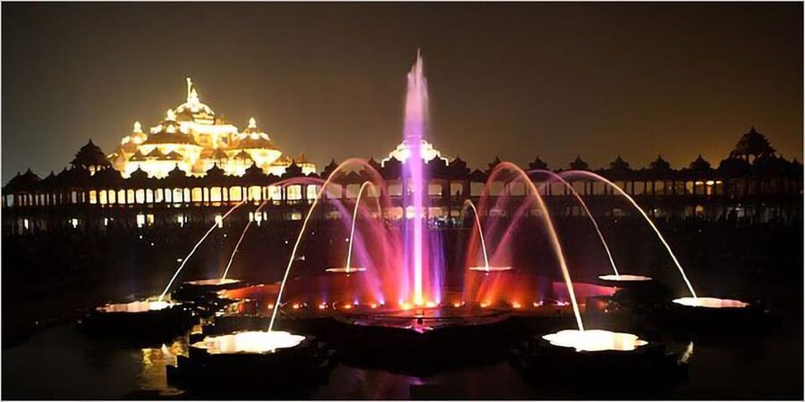 From Delhi: Akshardham Tour With Light & Water Show - The guide experience: when the storytelling is the real attraction