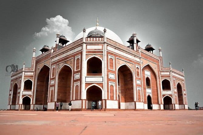 From Delhi: All-Inclusive Taj Mahal and Agra City Tour By Car - Agra Fort: Mughal Power You Can Walk Through
