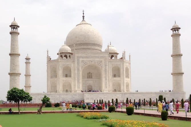 From Delhi : All Inclusive Taj Mahal Tour by Gatimaan Express - Back to Delhi on Gatimaan Express: dinner and downtime