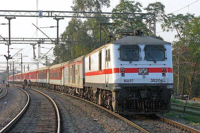 From Delhi: All-Inclusive Taj Mahal Tour by Train with Escort - Morning pickup and the Agra Fort rail-station handoff
