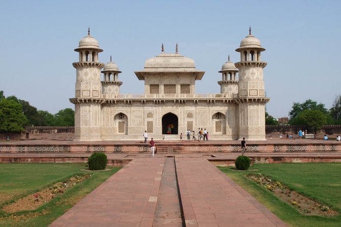 From Delhi: All-Inclusive Taj Mahal Tour by Train with Escort - Agra Fort and the Courtyard by Marriott buffet break