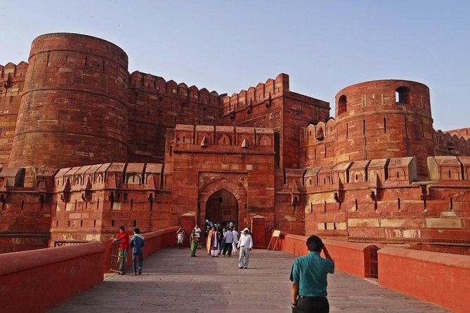 From Delhi: All-Inclusive Taj Mahal Tour by Train with Escort - Private guide support and the no-shopping approach