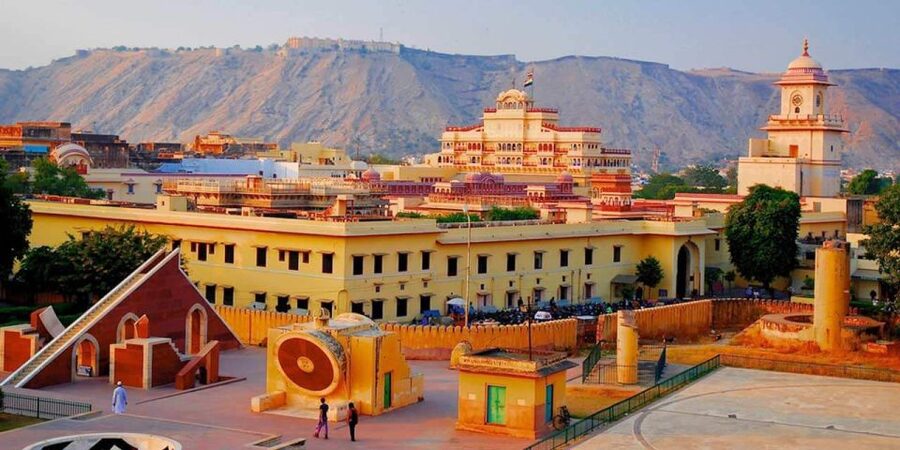 From Delhi: Jaipur Day Trip by Fast Train or Private Car - Panna Meena Ka Kund Stepwell: The Photo Stop That Feels Like a Secret Staircase
