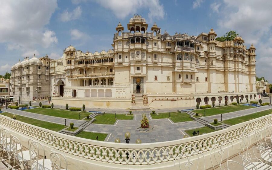 From Delhi: Jaipur Private Tour with Guide & Hotel Pickup - Jantar Mantar: UNESCO observatory that makes sense with a guide
