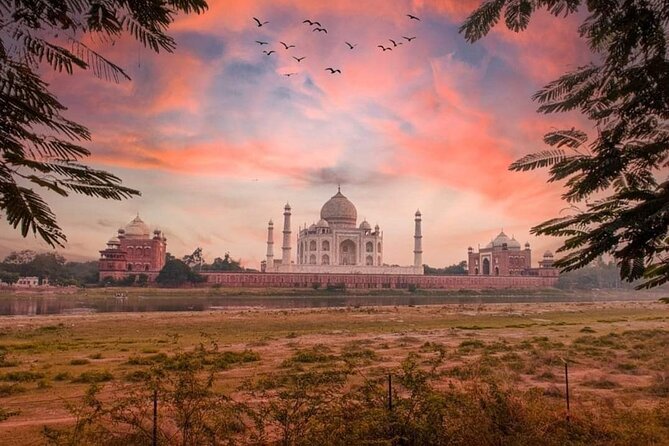 From Delhi : Luxury Taj Mahal Tour By Luxury Car- All Inclusive - Agra Fort in 45 Minutes: Great Views, Tight Timing