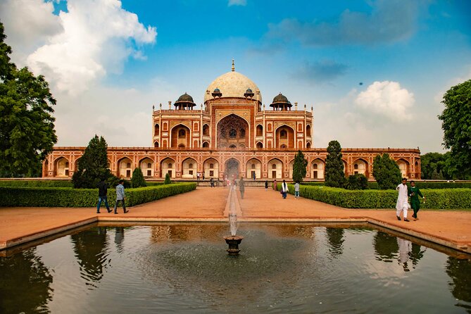 From Delhi: New and Old Delhi Private Sightseeing Tour - Starting in Comfort: Pickup, AC Car, and the 7 to 8 Hour Flow