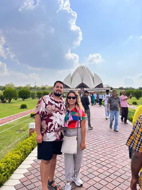 From Delhi : Old and New Delhi Private Full or Half-Day Tour - Bangla Sahib’s calm reset—and why this stop matters