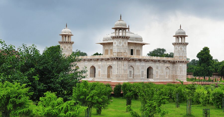 From Delhi: Private Taj Mahal & Agra Day Trip by Car or Rail - Morning strategy: how you get the best Taj Mahal timing