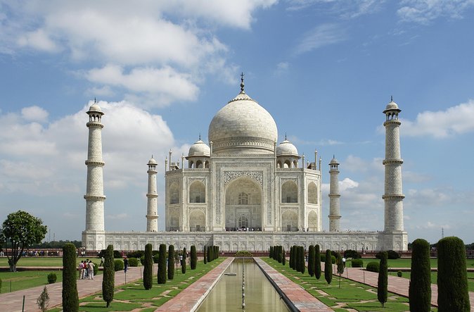 From Delhi: Private Taj Mahal & Agra Day Trip by India's Fastest A/c Train - Lunch in a five-star restaurant (or local): choose based on your style