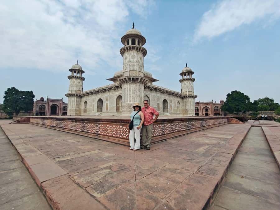 From Delhi: Private Taj Mahal Day Tour with Fast-Track Entry - Guides like Faiz, Moon, Islam, and Muaaz make the day click
