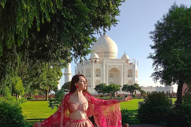 From Delhi: Private Taj Mahal Photoshoot in Indian Ethnic Attire - Guide support and language expectations