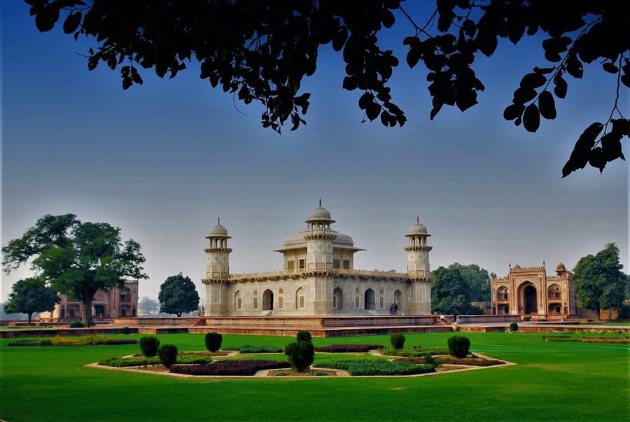 From Delhi: Taj Mahal & Agra City Tour By Gatiman Train - Taj Mahal Timing and Getting Inside with Express Security