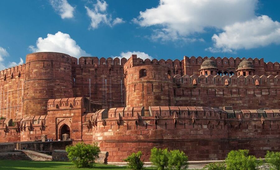 From Delhi: Taj Mahal & Agra City Tour By Gatiman Train - Train Dinner: The Easy Way to End the Day
