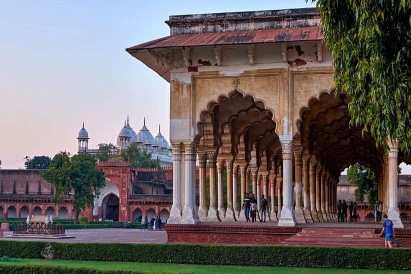 From Delhi: Taj Mahal & Agra Day Tour by Superfast Train - The return: back to the station, onboard dinner, Delhi by 7:30