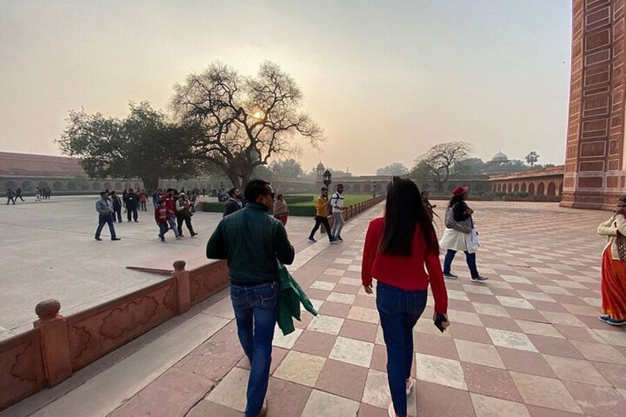 From Delhi: Taj Mahal & Agra Day Tour by Superfast Train - Delhi pickup and the Nizamuddin Railway Station run