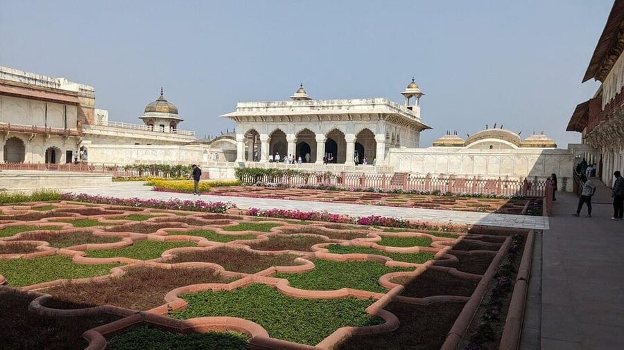 From Delhi: Taj Mahal & Agra Day Trip with Jaipur Drop - Language support and how to get the most from your guide