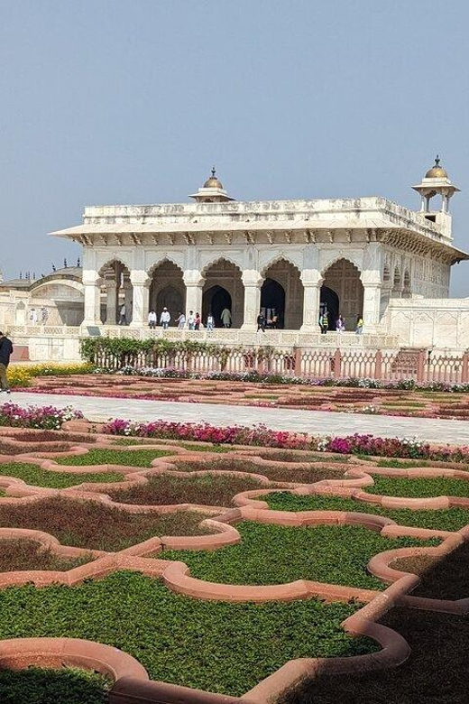 From Delhi: Taj Mahal & Agra Day Trip with Jaipur Drop - Taj Mahal timing, tickets, and what your guide should help with