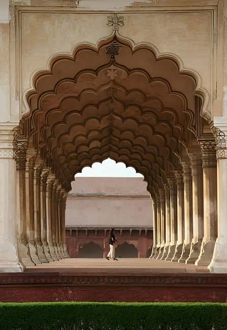 From Delhi: Taj Mahal, Agra Fort & Fatehpur Sikri Day Trip - Fatehpur Sikri: Akbar’s Red-Stone City in 1.5 Hours