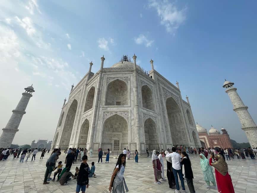 From Delhi: Taj Mahal & Agra Fort Luxury Tour with 5<em> Lunch – Key reasons this tour works well’ /></p>
<ul>
<li><strong>VIP entrance tickets</strong> help you avoid long lines at the Taj Mahal and Agra Fort</li>
<li><strong>Private guiding for about 5 hours total</strong> means fewer awkward pauses and more meaning</li>
<li><strong>Luxury SUV + private driver</strong> with fuel, tolls, and parking handled</li>
<li><strong>Lunch at DoubleTree by Hilton Agra</strong> gives you a true sit-down break</li>
<li><strong>Mehtab Bagh</strong> is built into the day for that classic Taj view at sunset</li>
<li>Guides can match your language needs, including English, Hindi, French, and others</li>
</ul>
<h2 id="vip-entry-to-the-taj-mahal-and-agra-fort-the-real-time-saver">VIP entry to the Taj Mahal and Agra Fort: the real time-saver</h2>
<p><img width="825" height="650" decoding="async" src=