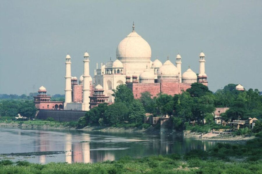 From Delhi: Taj Mahal, Agra & Mathura Tour by Car - The car-and-guide setup: where the value really comes from