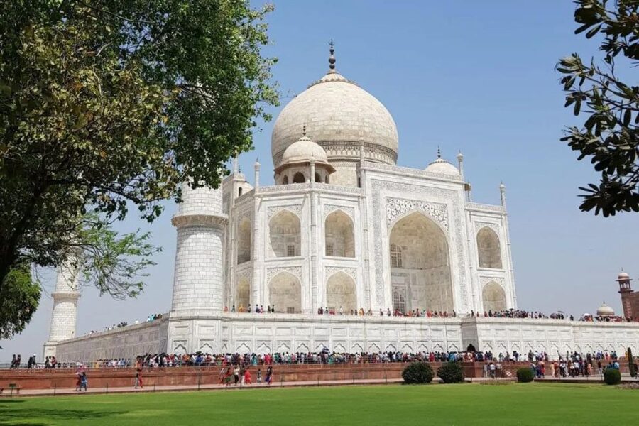 From Delhi: Taj Mahal, Agra & Mathura Tour by Car - Banke Bihari Temple: energy, aarti timing, and attention to detail