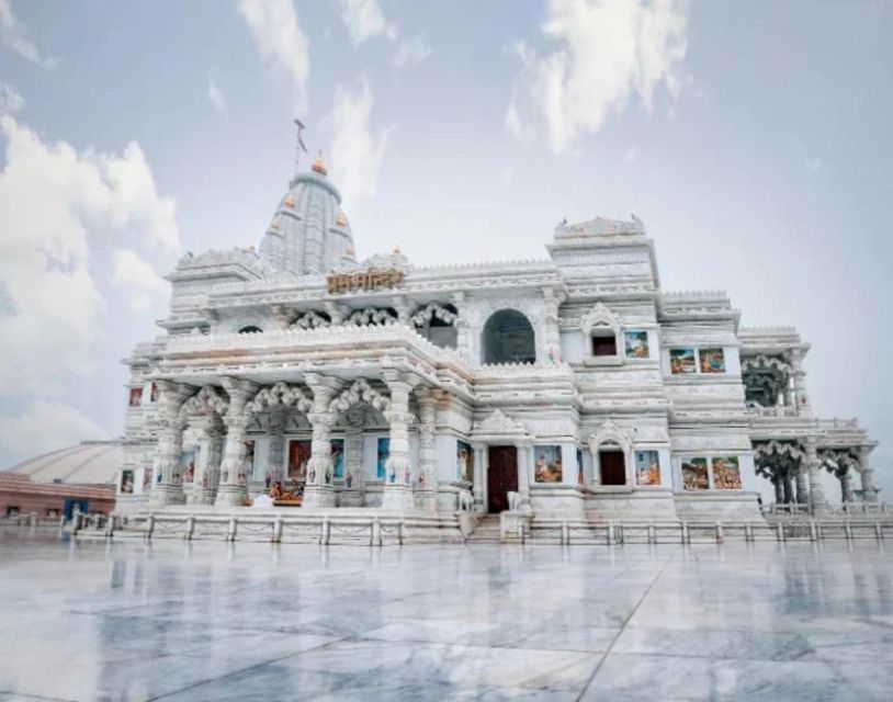 From Delhi: Taj Mahal, Agra & Mathura Tour by Car - ISKCON Temple: calm contrasts after the louder moments
