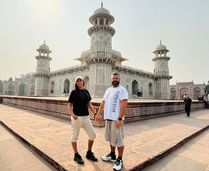 From Delhi: Taj Mahal & Agra Tour by Gatimaan Express Train - Lunch at a 5-star hotel: more than a meal break