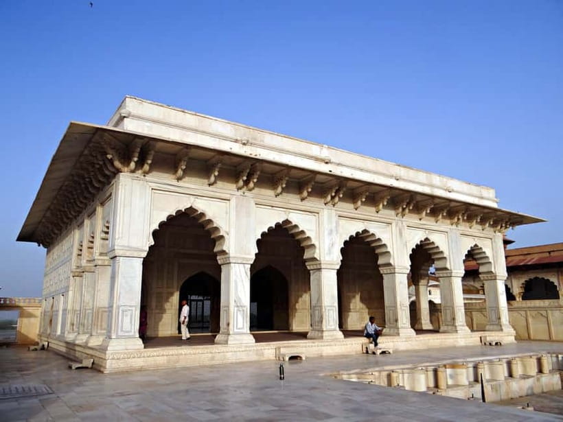 From Delhi: Taj Mahal & Agra Tour with Lunch at Marriott - Taj Mahal with a real guide: what you’ll learn and what you’ll notice