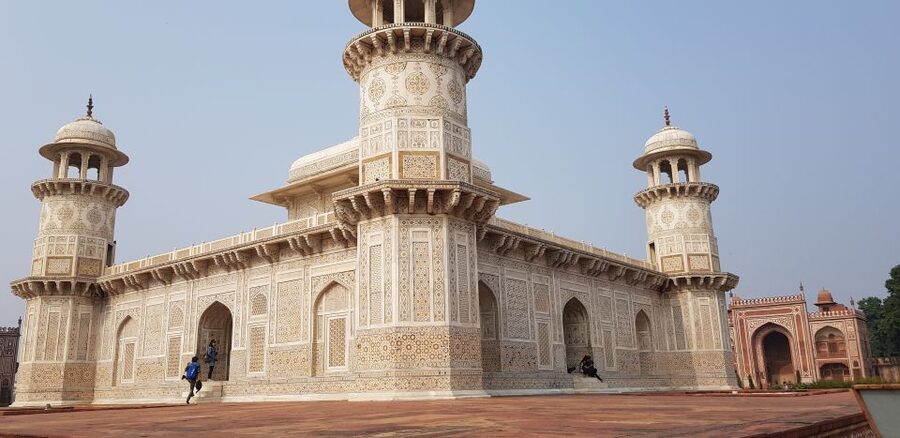 From Delhi: Taj Mahal & Agra Tour with Lunch at Marriott - Agra Fort: a UNESCO stop with a built-in payoff