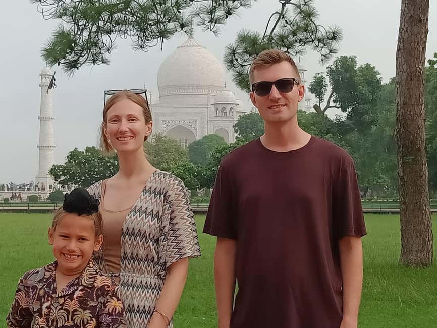 From Delhi: Taj Mahal Luxury Day Tour By Superfast Train - Lunch at Courtyard by Marriott Agra: A Real Buffer in the Middle
