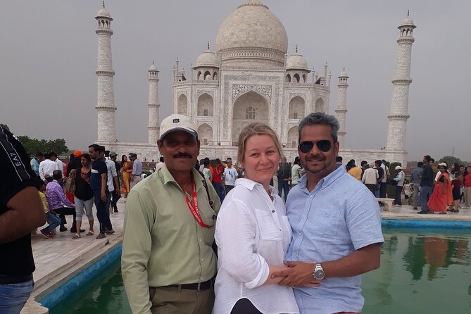 From Delhi : Taj Mahal Luxury Tour Package by Car - The real value: an English-speaking guide who explains, like Shakil