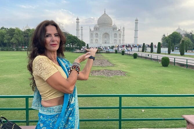From Delhi: Taj Mahal Sunrise & Agra Handicraft Heritage Tour - What your money includes (and where you’ll spend extra)