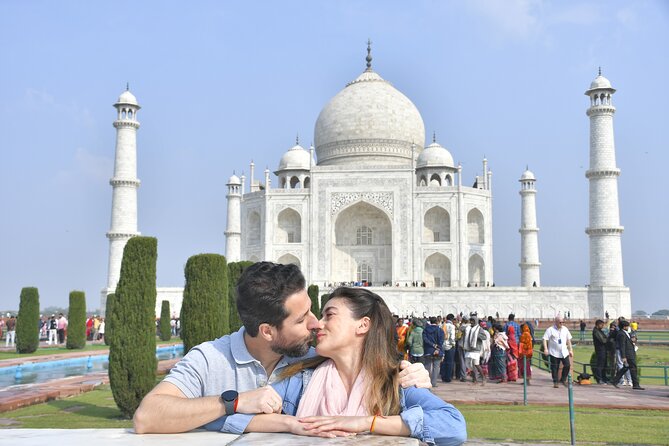 From delhi:(Vip entry)All Inclusive Taj Mahal & Red Fort day trip - A Fast-Track Day from Delhi to the Taj and Agra Fort