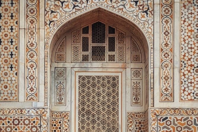 From delhi:(Vip entry)All Inclusive Taj Mahal & Red Fort day trip - Agra Fort: Red Sandstone, Palaces, and Palace Courtyards