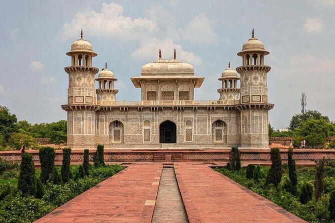 From delhi:(Vip entry)All Inclusive Taj Mahal & Red Fort day trip - Private AC Car and Pickup: Why the Timing Really Matters