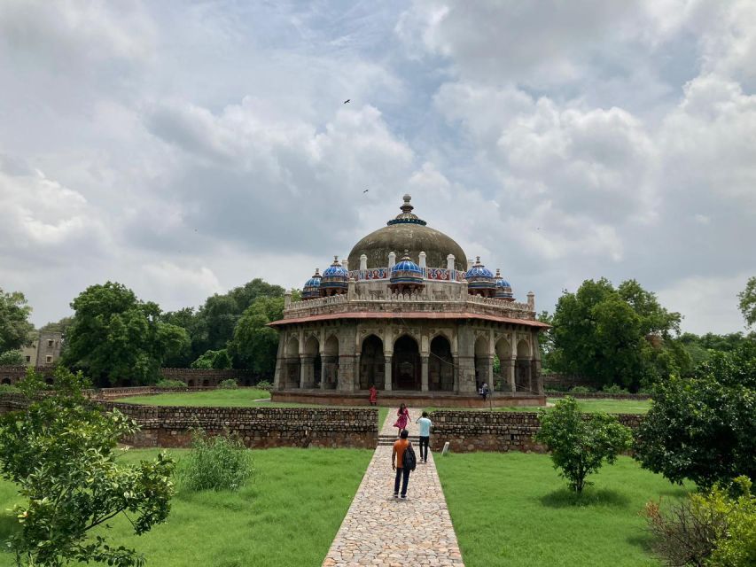From New Delhi Airport : Guided Layover Old & New Delhi Tour - India Gate and the ceremonial government stops (quick but useful)