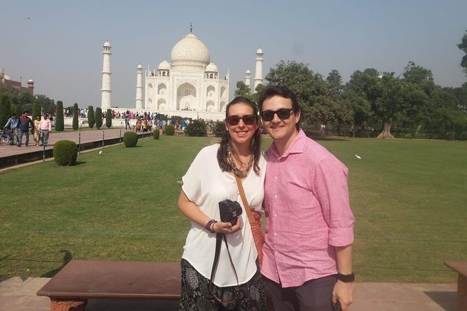 Full Day Agra Sightseeing with all Inclusive (Entrance Fee & Lunch) - A 6-hour Agra run with skip-the-line Taj access