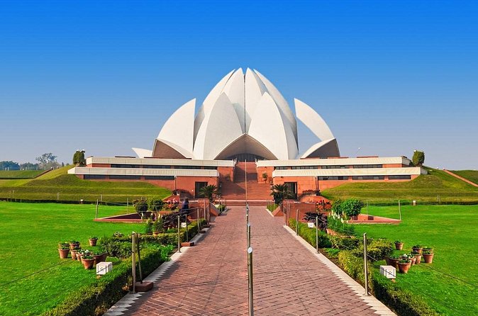 Full Day Old and New Delhi City tour - Sansad Bhavan (Parliament House): the circular power of New Delhi