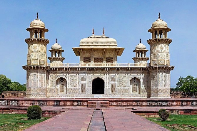 Full Day Taj Mahal And Agra city tour From Bangalore Via Delhi. - The early-flight rhythm: Bangalore to Delhi to Agra