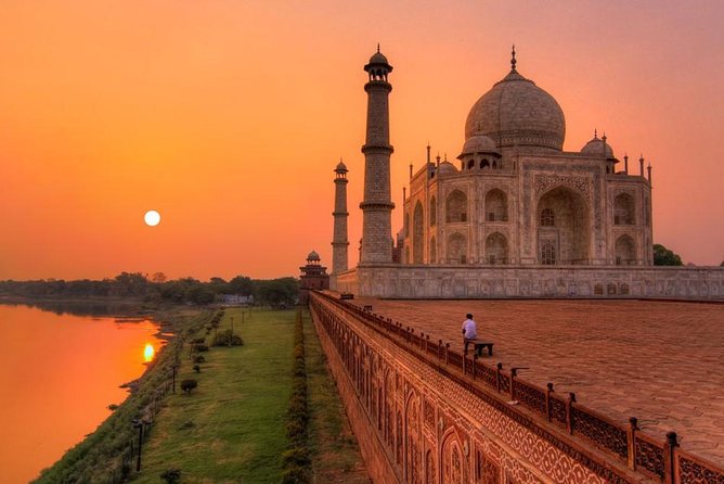 Full Day Taj Mahal Tour by Gatimaan Express Train - Agra Fort in one hour: compact, impressive, and worth targeting
