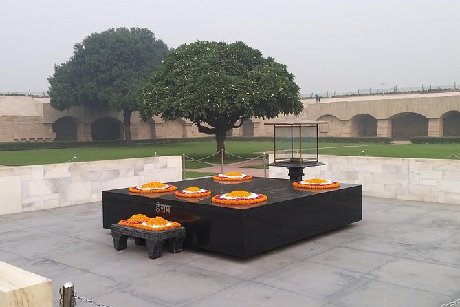 Full Day Tour of Delhi With Guide & Entrances - Red Fort: A Quick Stop With Major Meaning