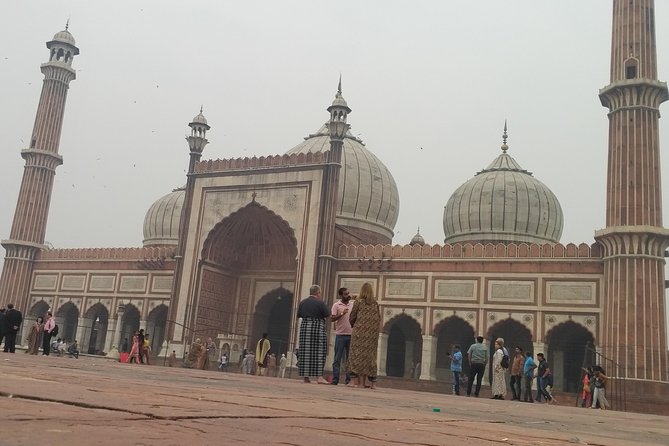 Full Day Tour of Delhi With Guide & Entrances - Gurudwara Bangla Sahib: A Temple Stop That Feels Like a Reset