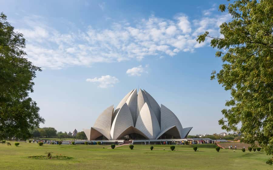 Full Day Tour of Old & New Delhi with India Iconic Red fort - Lotus Temple, India Gate, and the Contrasting “New Delhi” Look