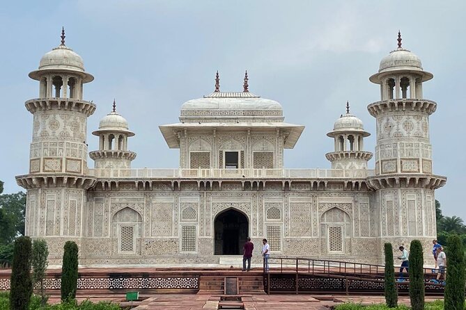 go Tajmahal tours - Taj Mahal morning entry: what you gain before the crowds