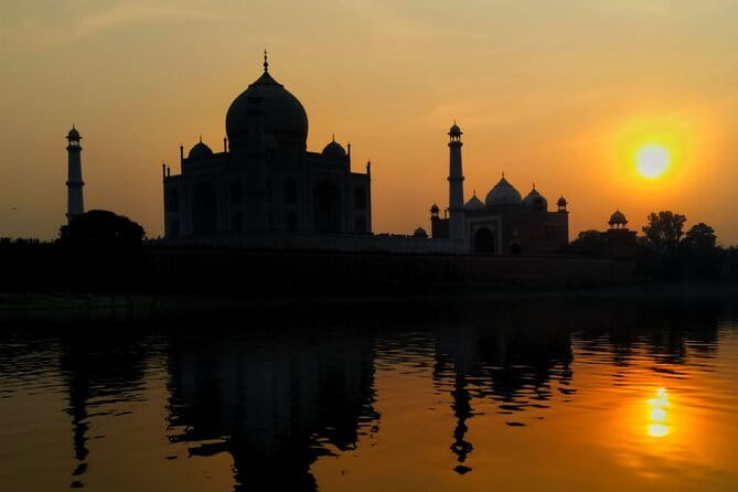 Golden Triangle - Delhi- Agra -Jaipur - Delhi to Agra: a direct run that saves time for Taj Mahal and Agra Fort