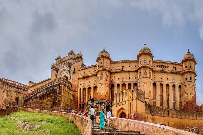 Golden Triangle Tour 3 Nights 4 Days : { Taj Mahal at Sunrise } - Why sunrise Taj Mahal makes this route worth it