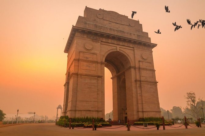 Golden Triangle Tour India with 5 Star Hotel - Day 2 Delhi by Old and New City: Jama Masjid, Chandni Chowk, Qutub Minar
