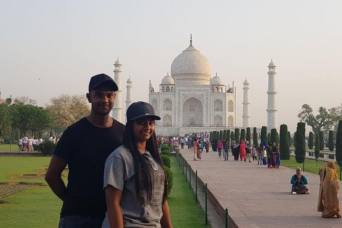 Guided Day Trip from Delhi to Agra & Fatehpur Sikri - Taj Mahal: what a good guide helps you notice